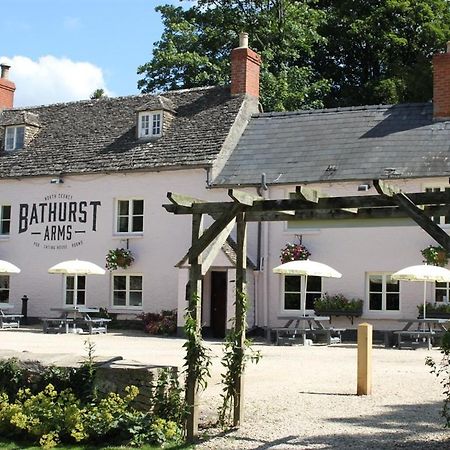 The Bathurst Arms Сайренстер Экстерьер фото